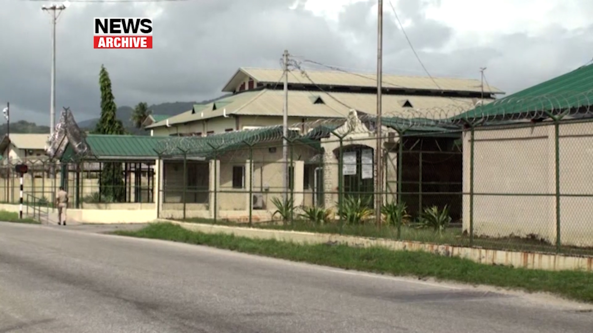 Female Prisons Officer Arrested With Prohibited Items