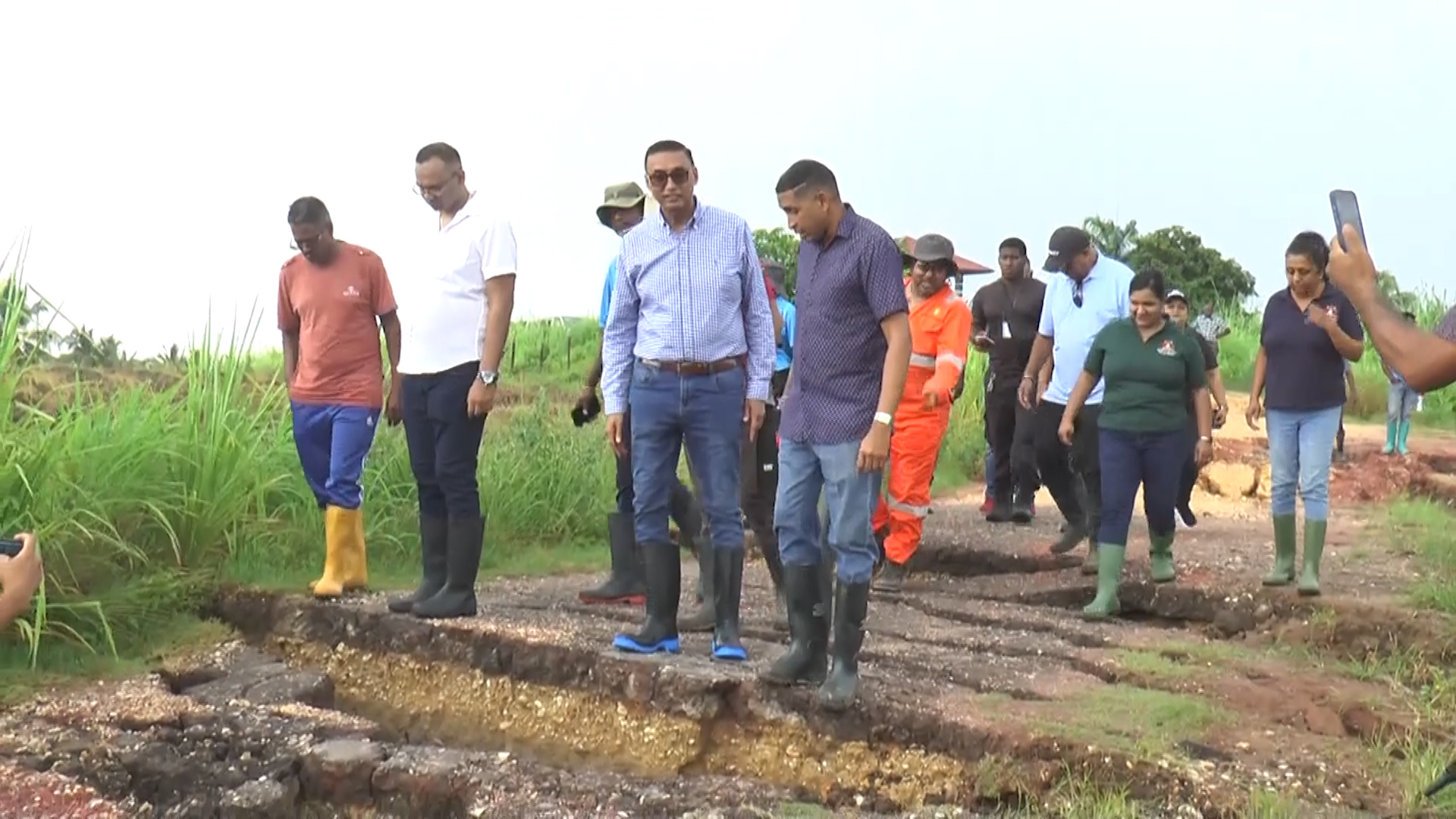 Minister Ratiram Engages Los Iros Farmers And Residents